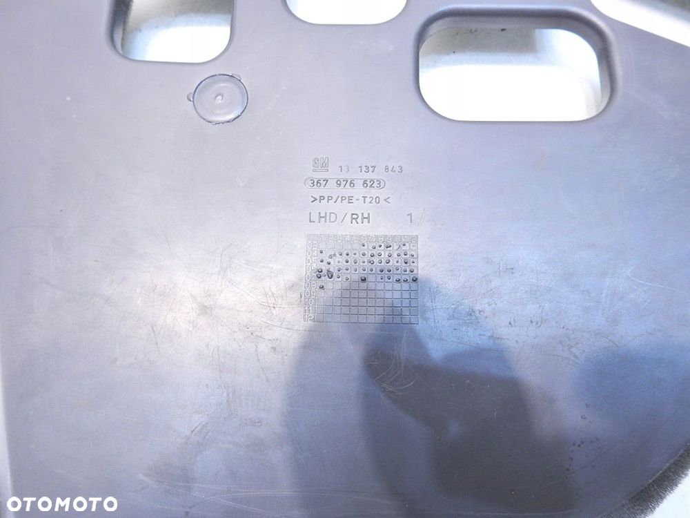 OSŁONA POD KONSOLE PRAWA OPEL ASTRA III H - 5