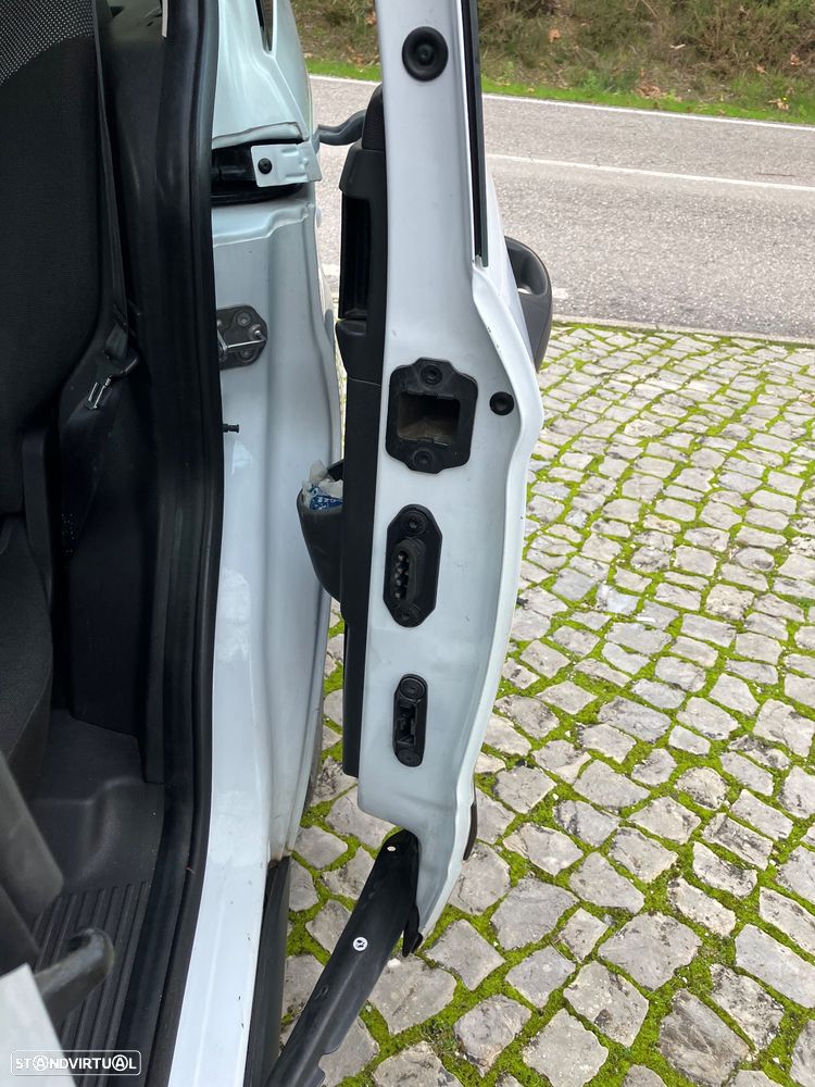 Ford Tourneo Courier 1.0 EcoBoost Ambiente - 8