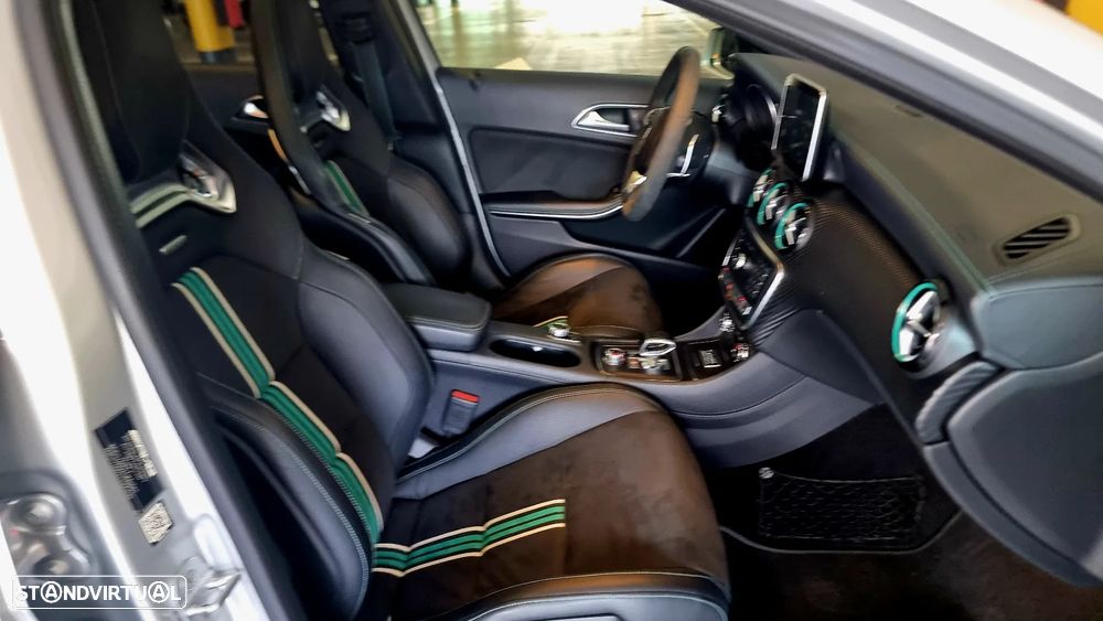 Mercedes-Benz A 45 AMG 4Matic Speedshift 7G-DCT PETRONAS 2015 World Champion Edition - 17