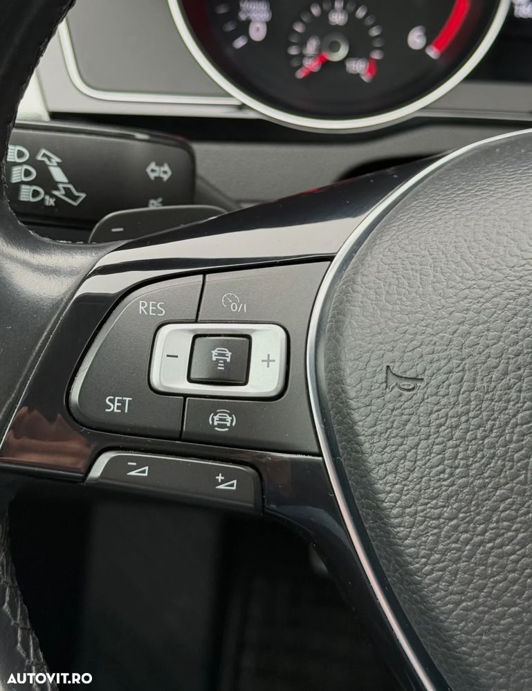 Volkswagen Passat 2.0 TDI DSG Comfortline - 27