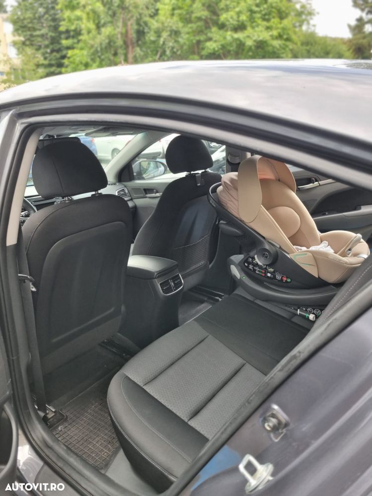 Hyundai Elantra 1.6 CRDI Highway - 18