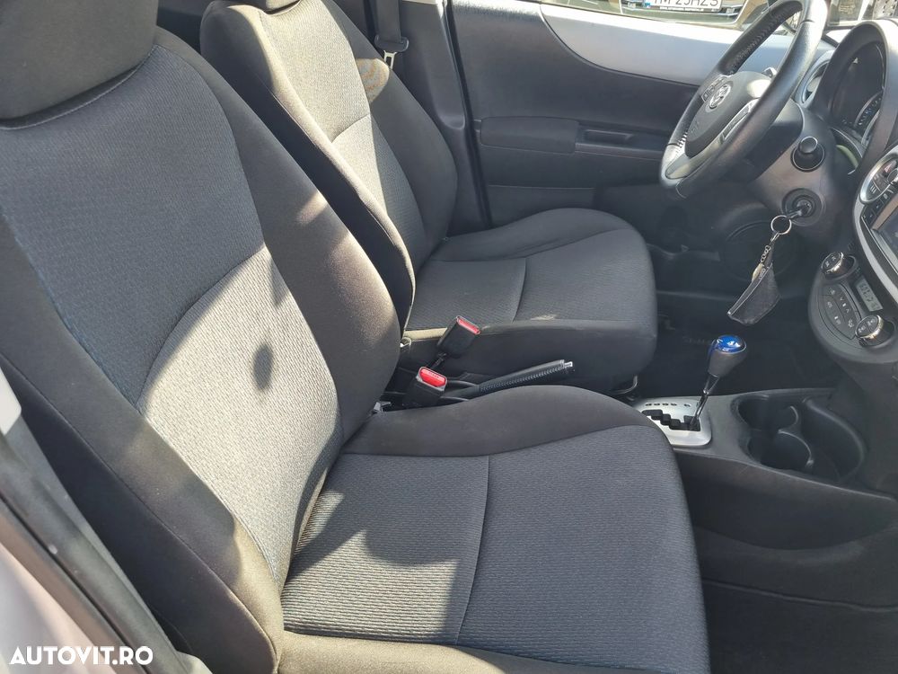 Toyota Yaris 1.5 VVT-i HSD Luna - 11