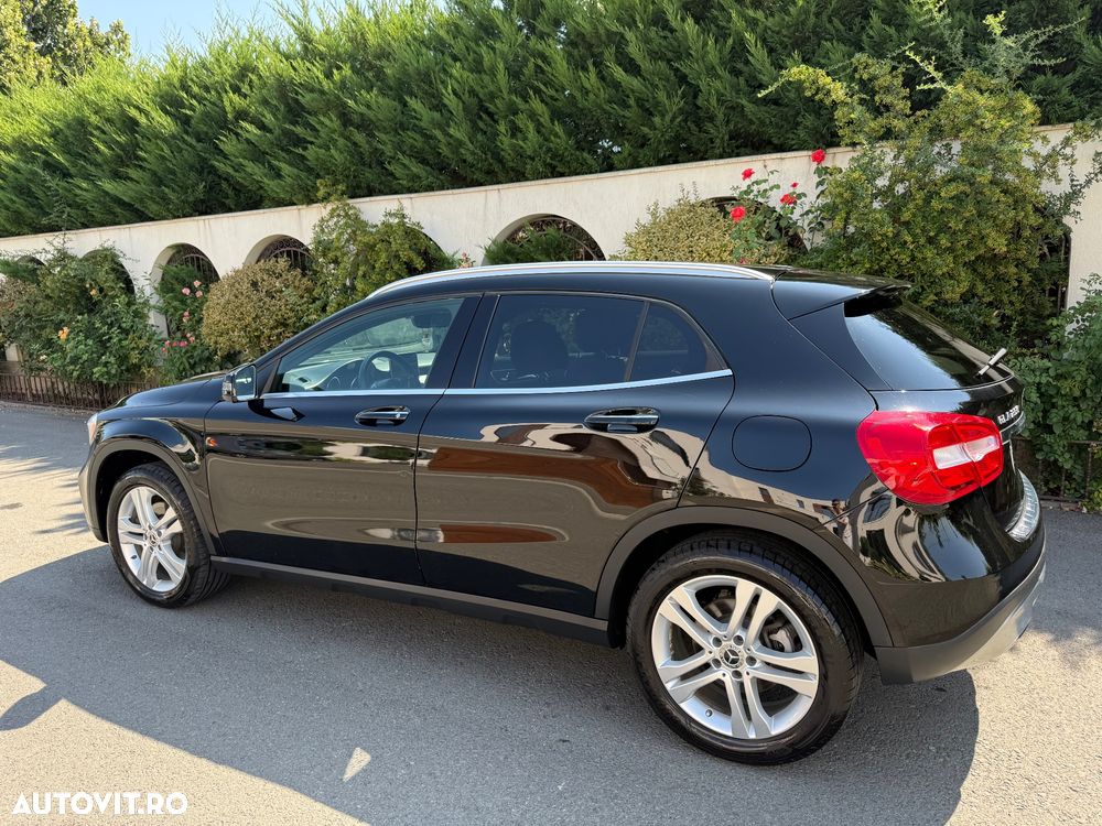 Mercedes-Benz GLA 250 7G-DCT - 3