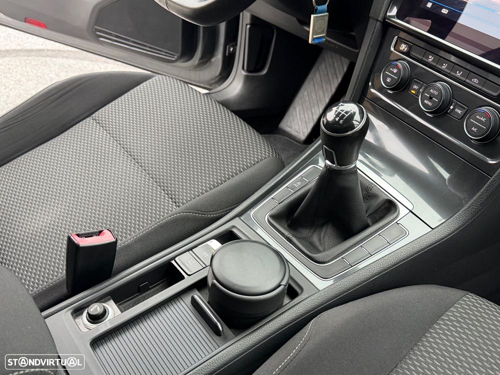 VW Golf 1.0 TSI Confortline - 34