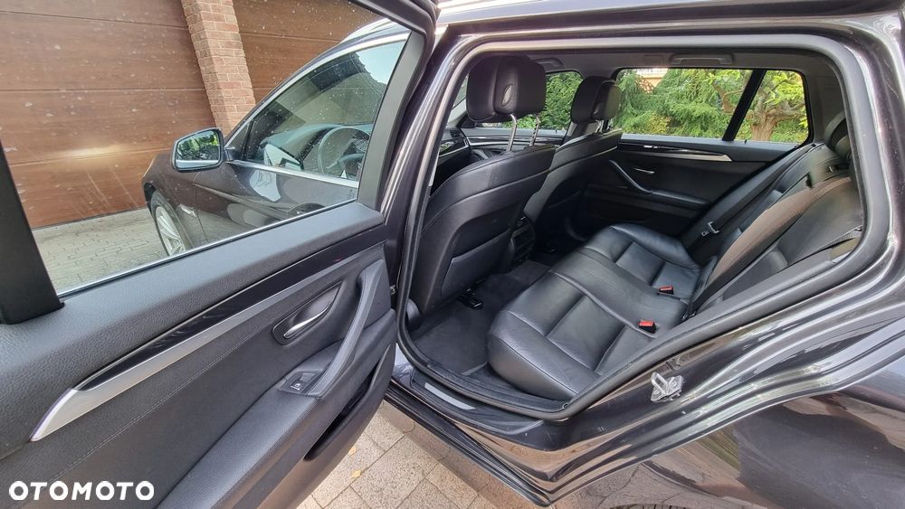 BMW Seria 5 525d - 23