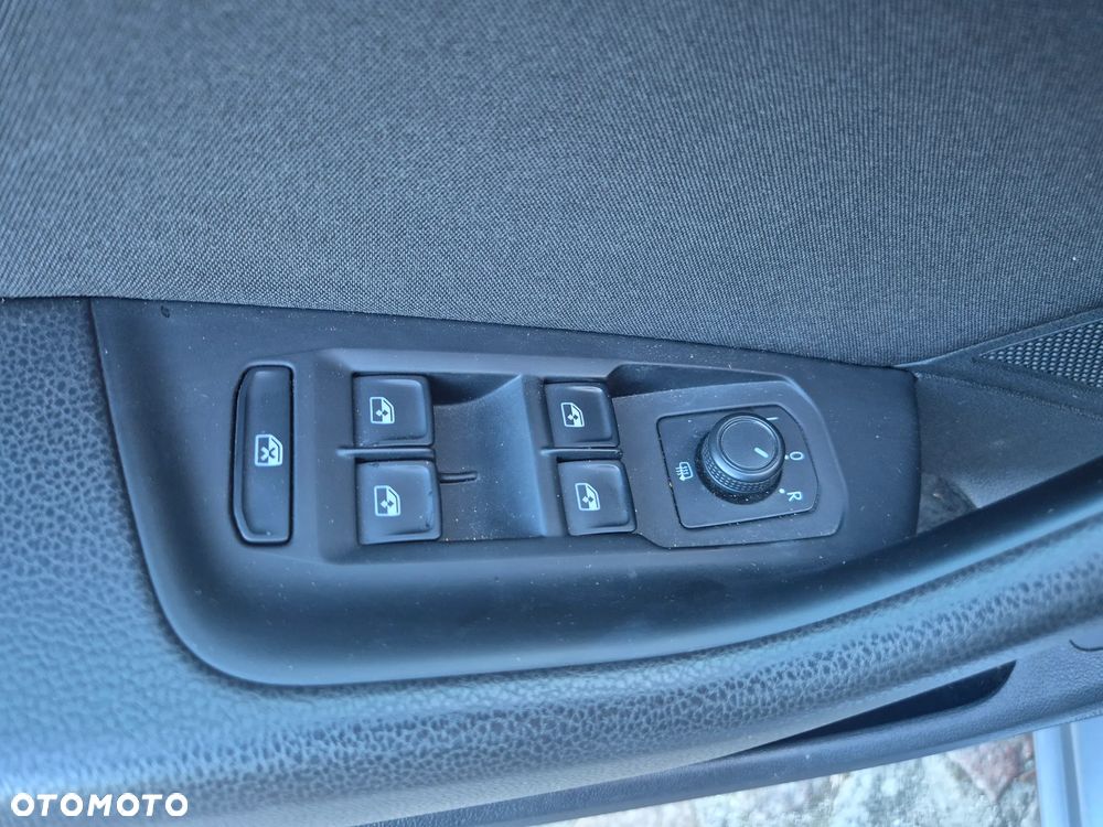 Volkswagen Passat Variant 2.0 TDI (BlueMotion Technology) Comfortline - 17