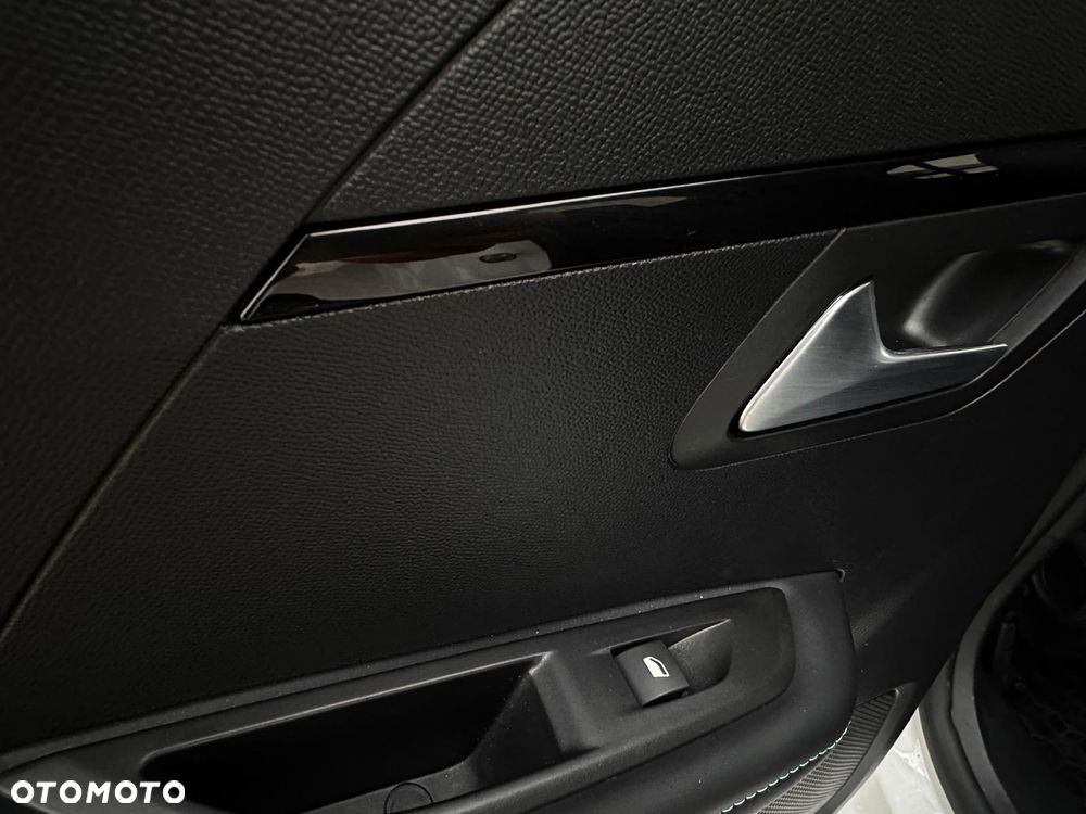 Peugeot 208 PureTech 100 Allure Pack - 29