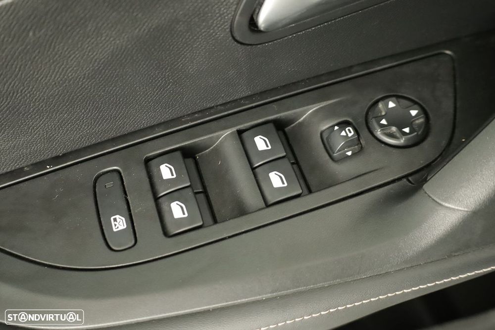 Peugeot 2008 1.2 PureTech Allure - 20