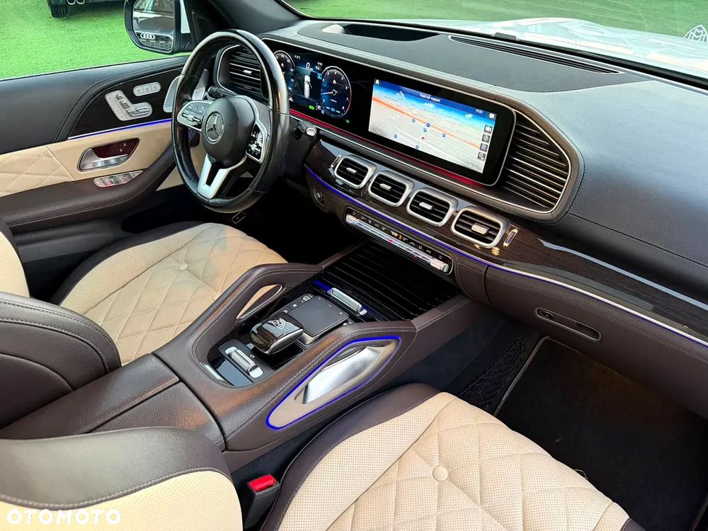 Mercedes-Benz GLS - 12