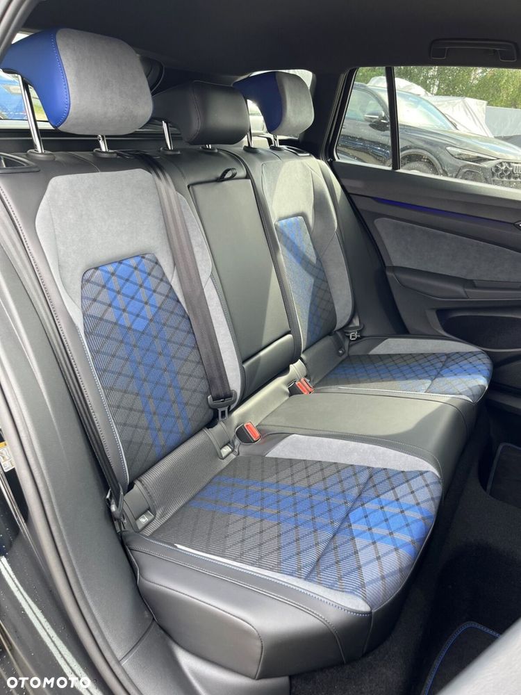 Volkswagen Golf Variant - 11