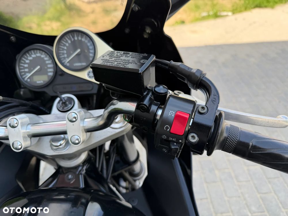 Yamaha FZS - 25