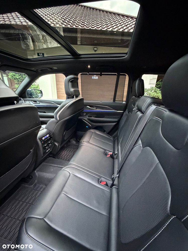 Jeep Grand Cherokee - 12