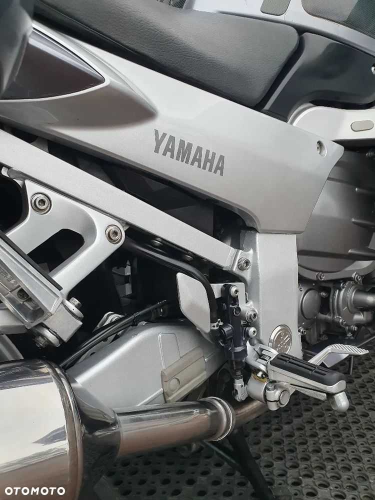 Yamaha FJR - 23