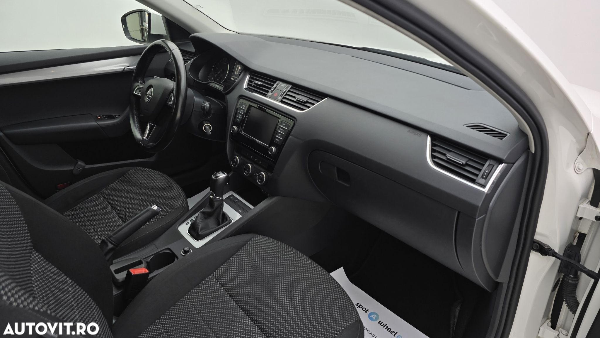 Skoda Octavia 1.6 TDI DSG Ambition - 20