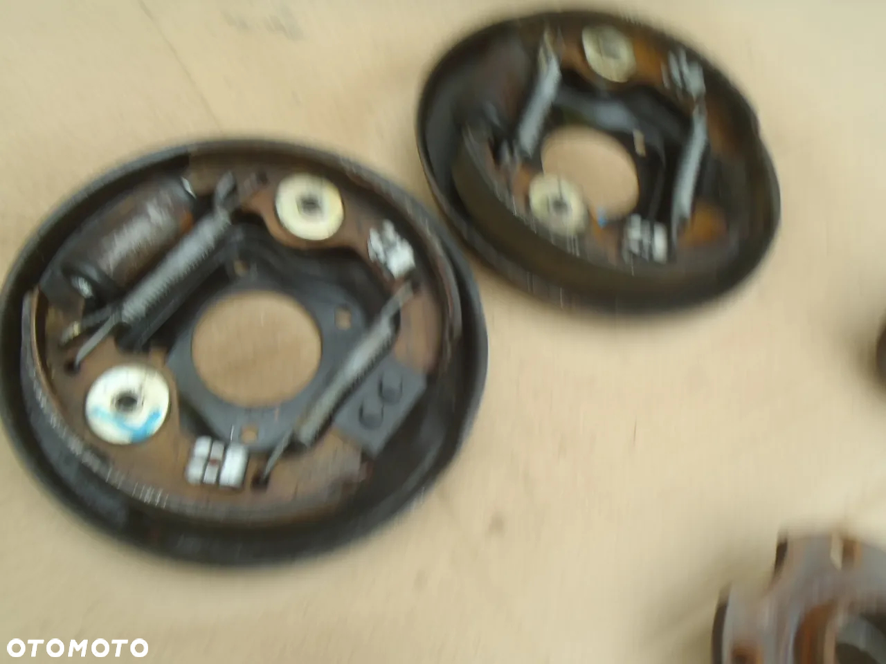 piasta łożysko bęben przewód hamulcowy cylinderki szczęki osłona tarcza kotwiczna  sprężyny śruby zawieszenia tył tylnego wahacza seicento guma odboje cc cinquecento jak nowe - 15