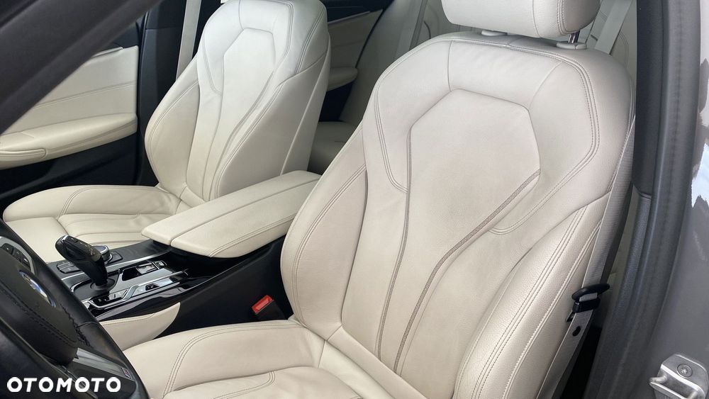 BMW Seria 5 530e xDrive - 11