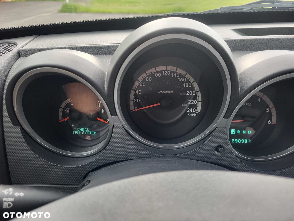 Dodge Nitro - 8