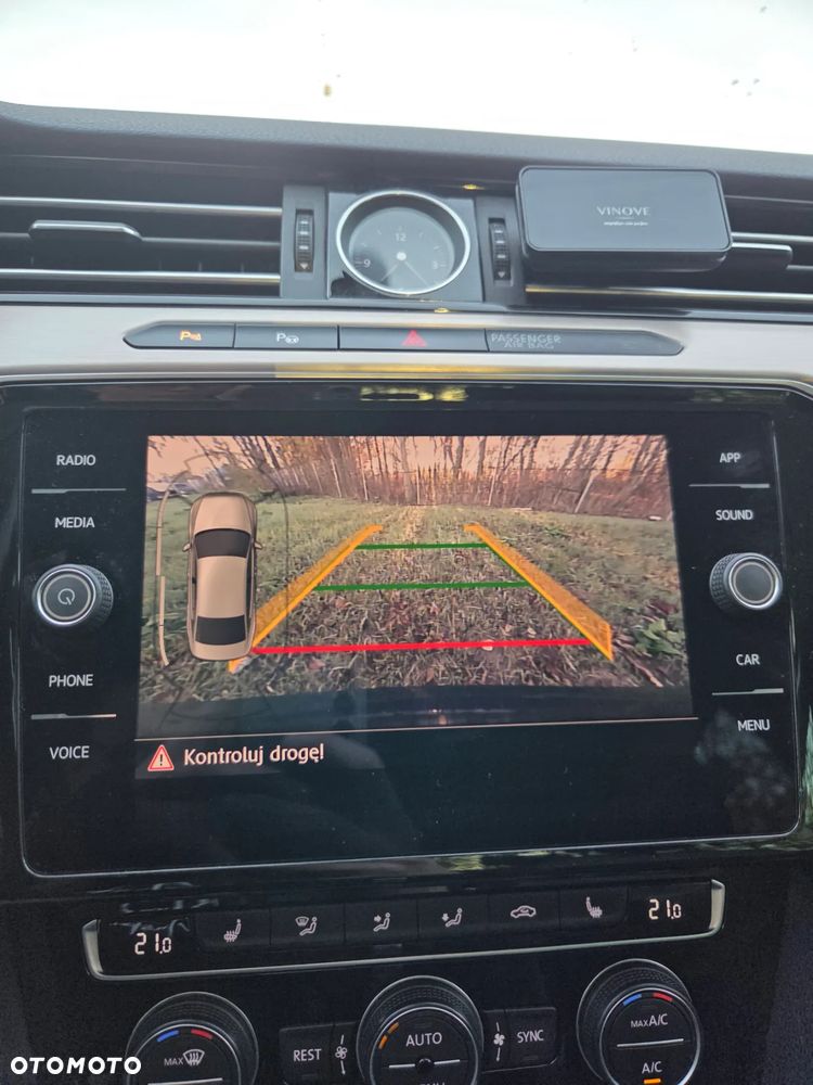 Volkswagen Passat - 31