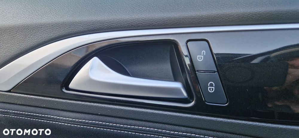 Infiniti Q30 - 28