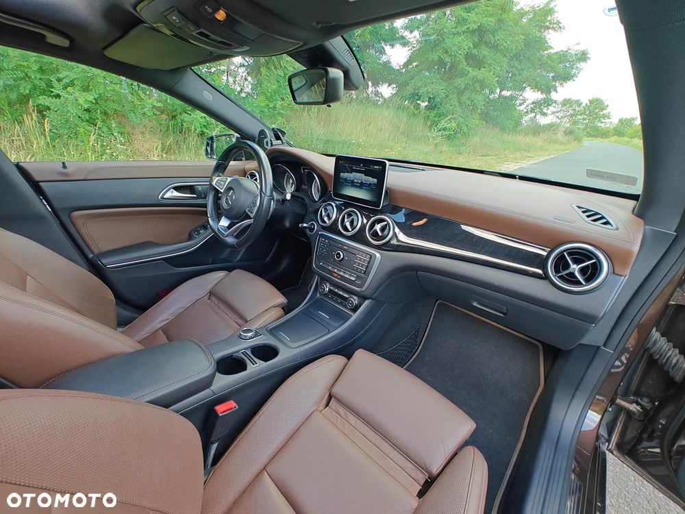 Mercedes-Benz CLA 220 d 7G-DCT AMG Line - 12
