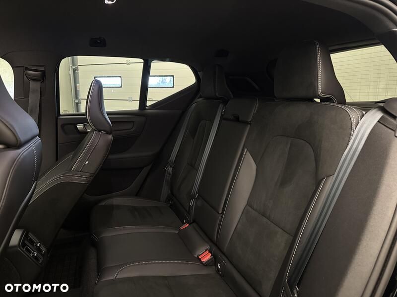 Volvo XC 40 B4 B AWD R-Design - 18