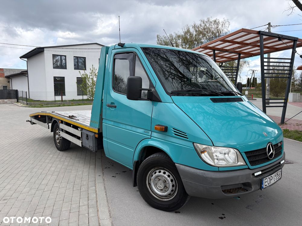 Mercedes-Benz Sprinter - 12