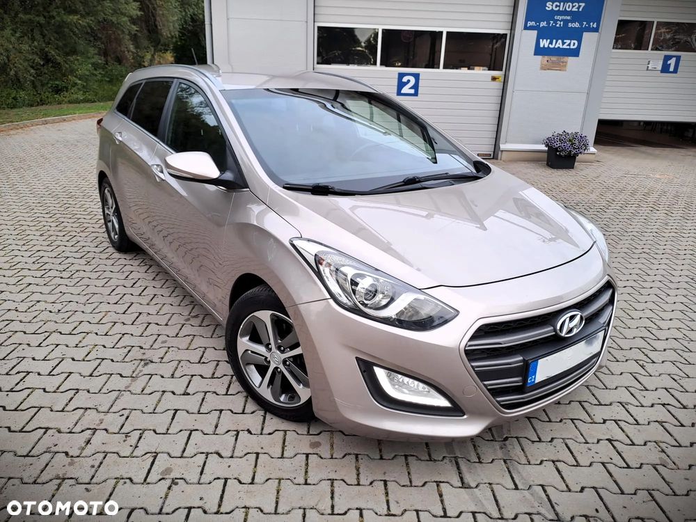 Hyundai i30 blue 1.6 GDI YES Gold - 1
