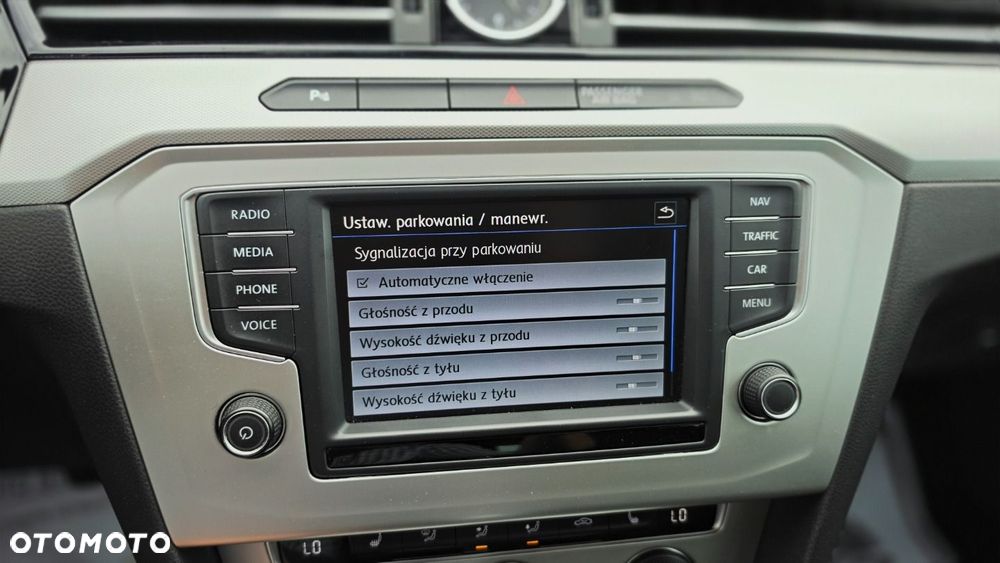 Volkswagen Passat 2.0 TDI SCR DSG Comfortline - 22