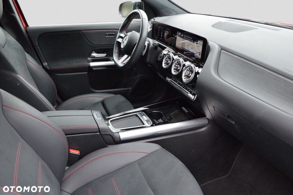 Mercedes-Benz GLA - 25