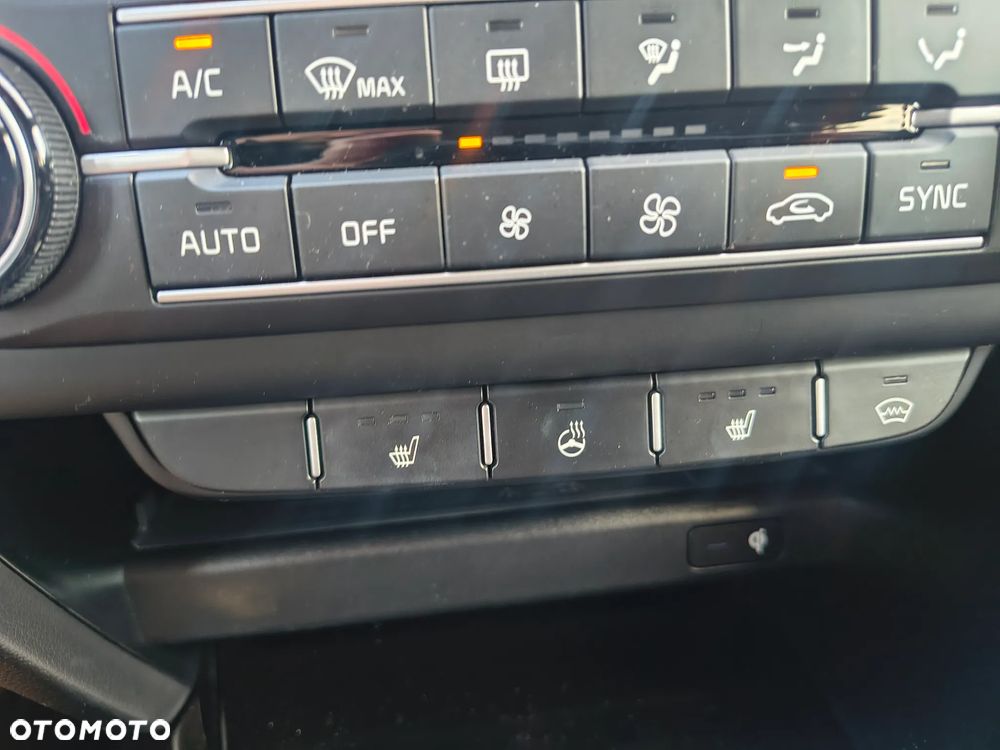 Kia XCeed 1.5 T-GDI Business Line DCT - 23