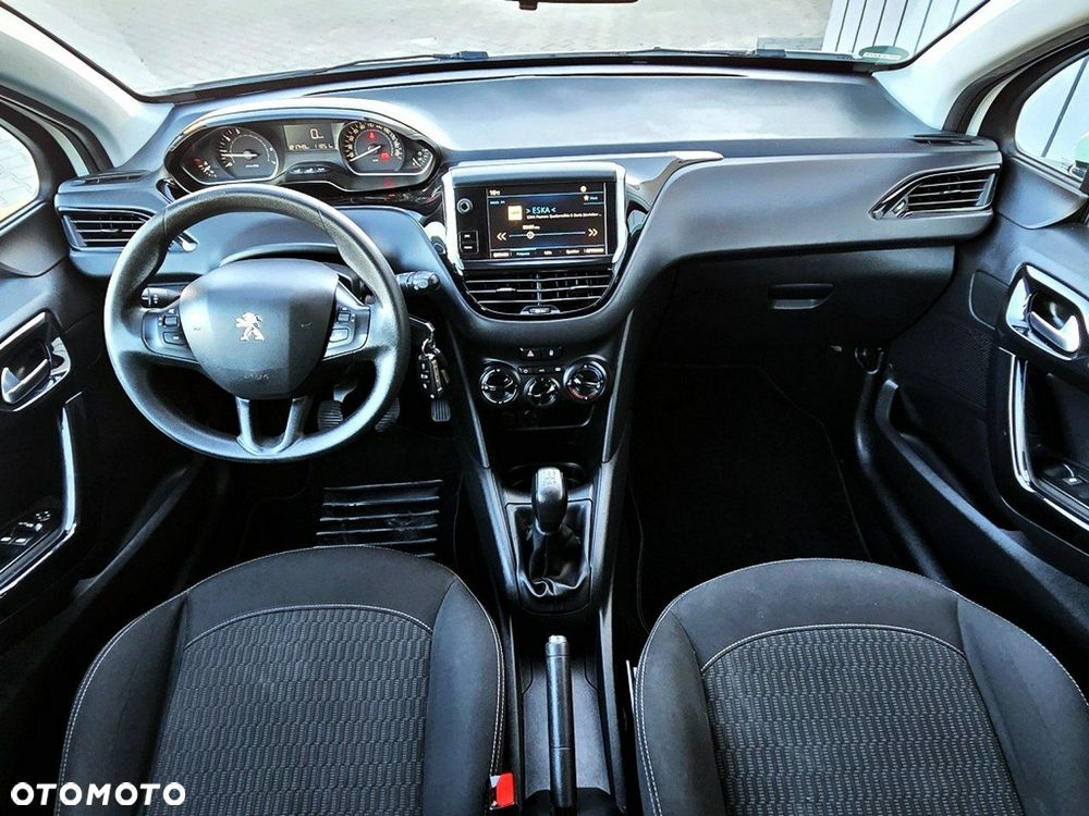 Peugeot 208 - 10