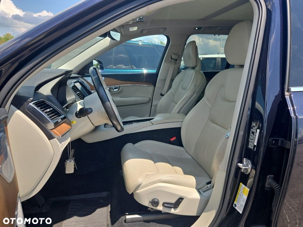 Volvo XC 90 - 7