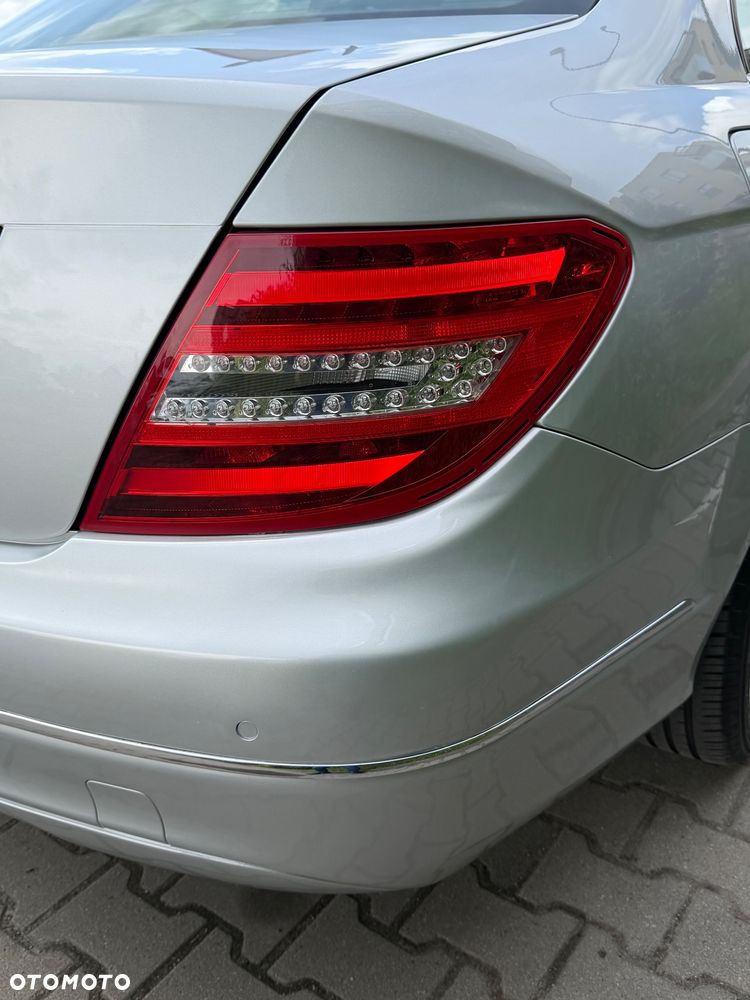 Mercedes-Benz Klasa C 250 CGI Automatik BlueEFFICIENCY Avantgarde - 14