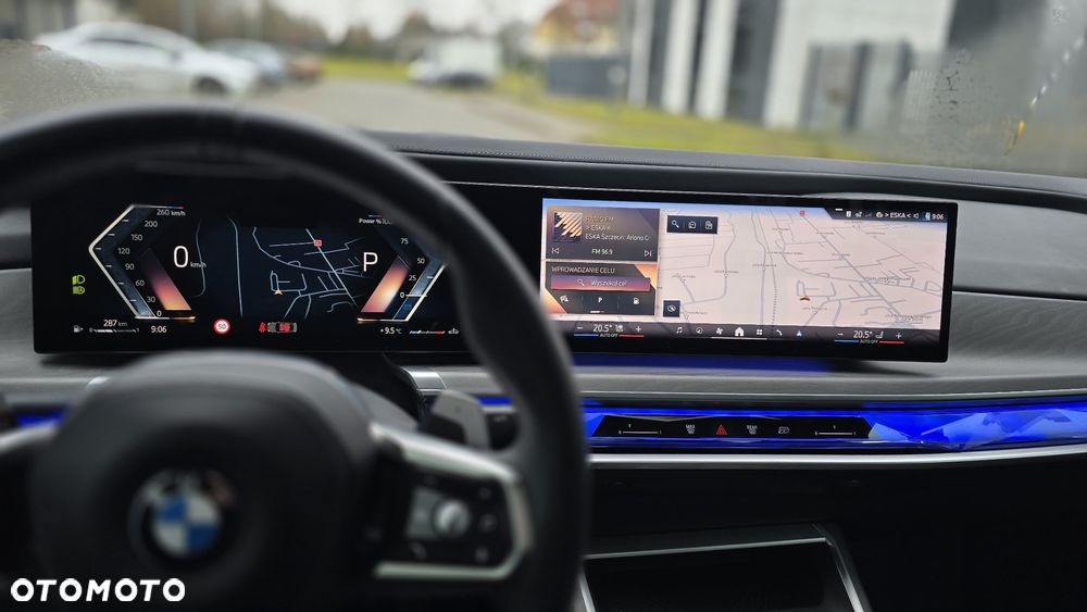 BMW Seria 7 740i - 8