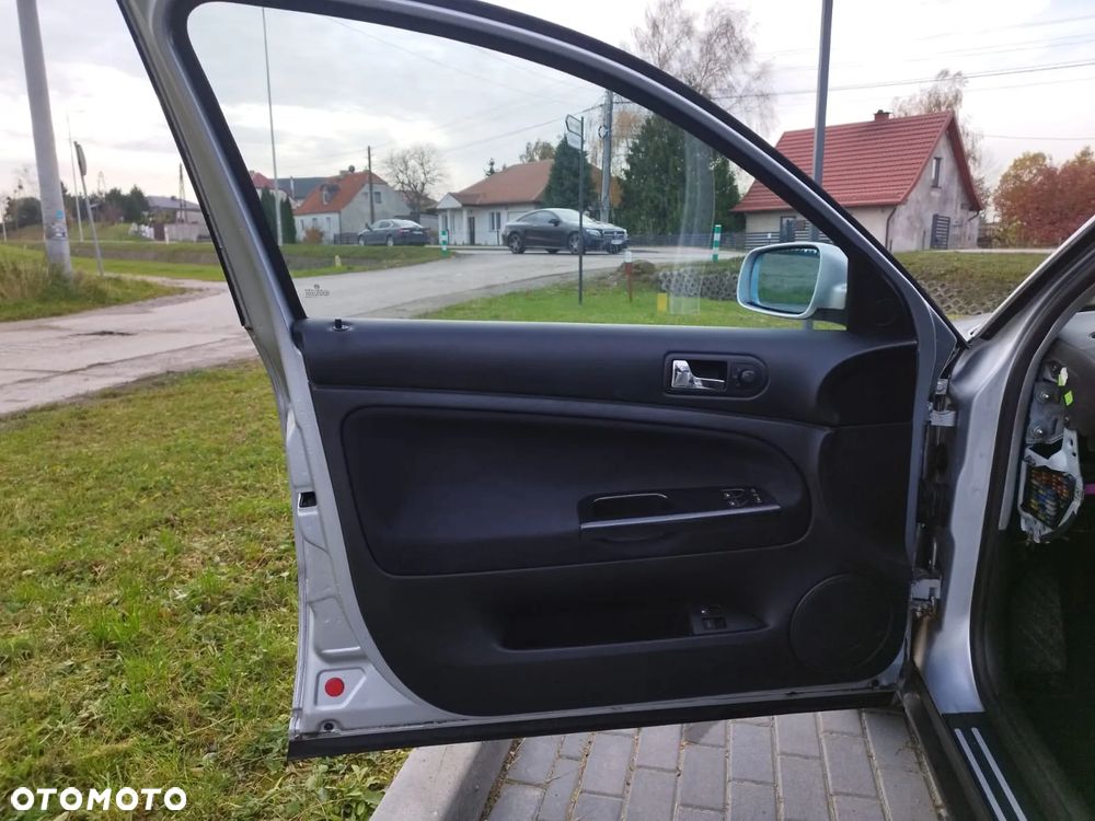 Volkswagen Passat 1.6 Comfortline - 14