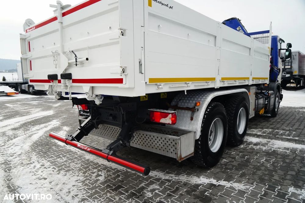 Scania G 370 / 6x4 / BASCULĂ SPATE + HIAB 144E S-3 HDS / RADIOCOMANDĂ / ROTATOARE / FURCĂ PENTRU PALEȚI / EURO 6 / - 15