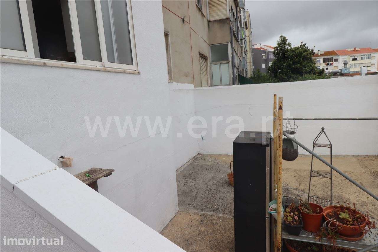 APARTAMENTO T2 COM QUINTAL; CRUZ DE PAU - Grande imagem: 5/18