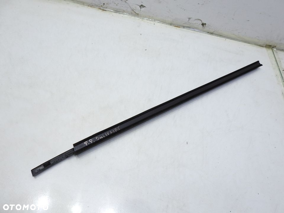 LISTWA ZGARNIAJĄCA PRAWY PRZÓD SWIFT IV LIFT - 4