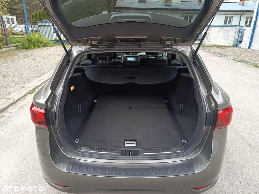 Toyota Avensis - 12