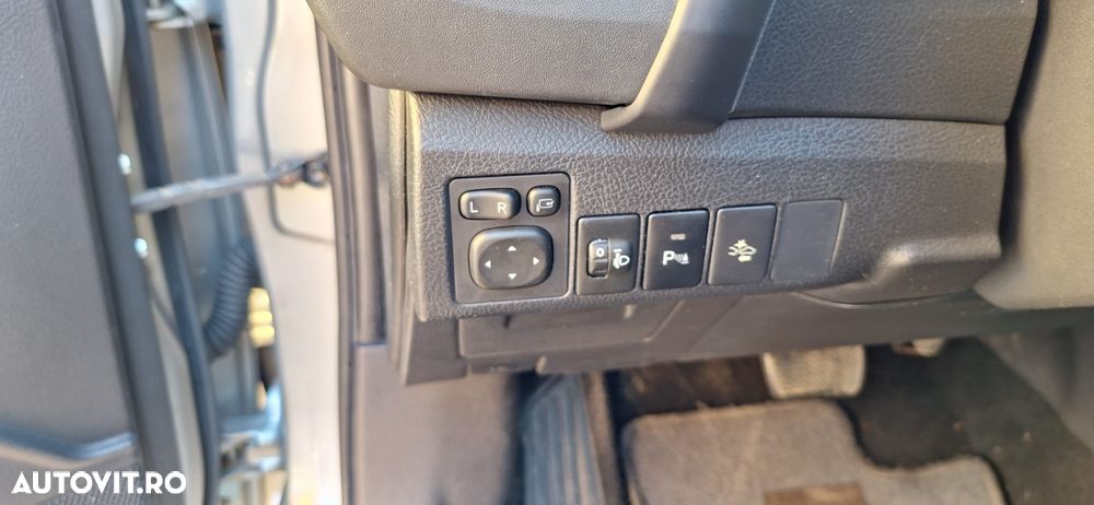 Toyota Auris 1.8 L VVT-i HSD Sol - 8