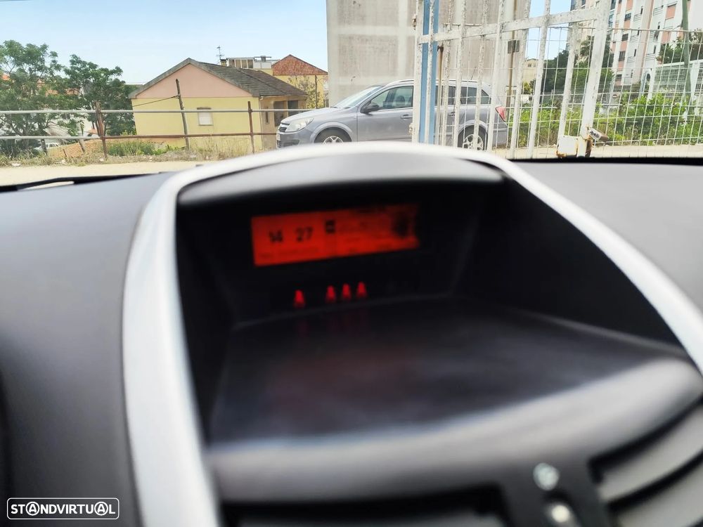 Peugeot 207 1.4 16V Sport - 12