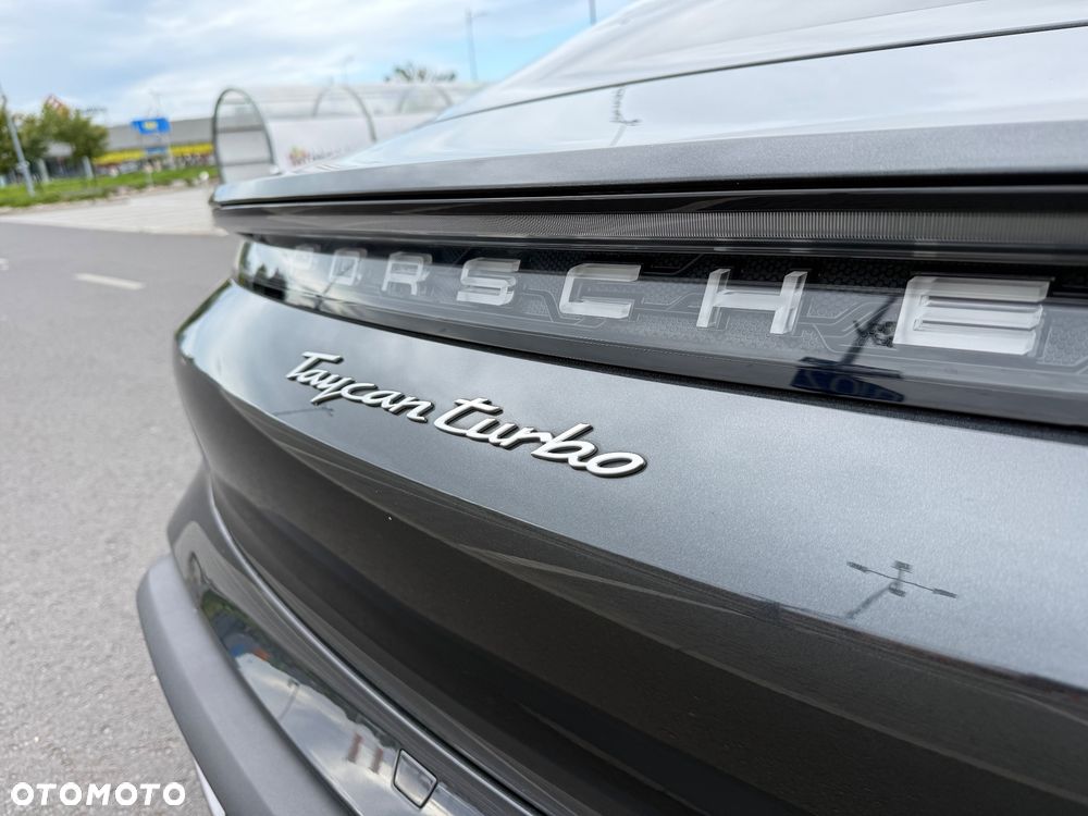Porsche Taycan Turbo - 23
