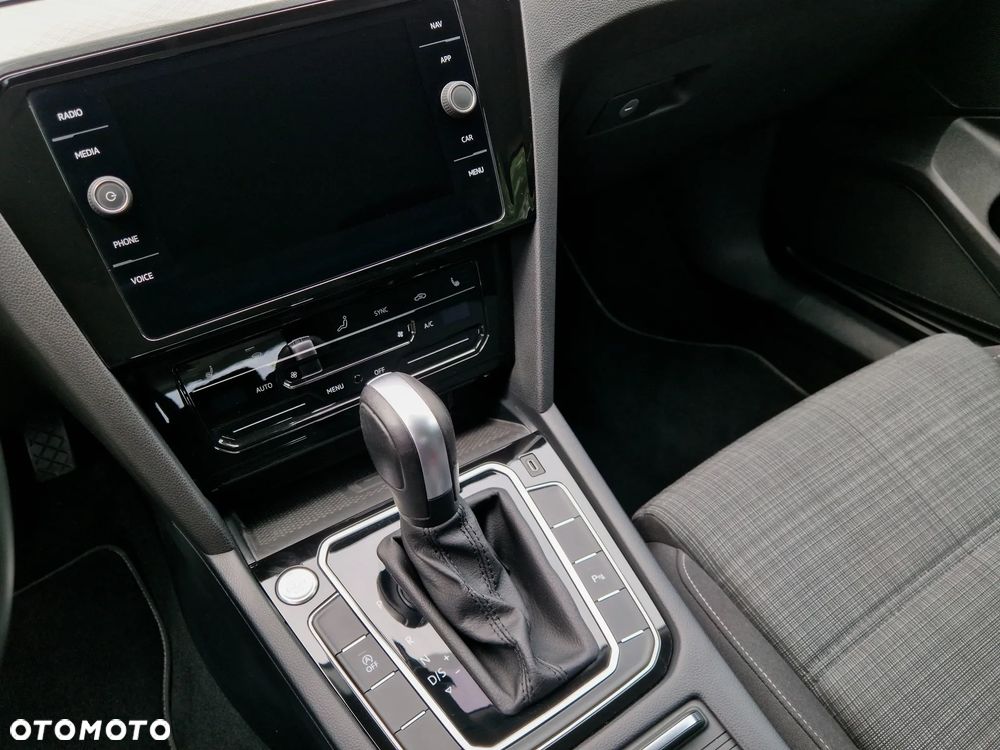 Volkswagen Passat 2.0 TSI Business DSG - 11