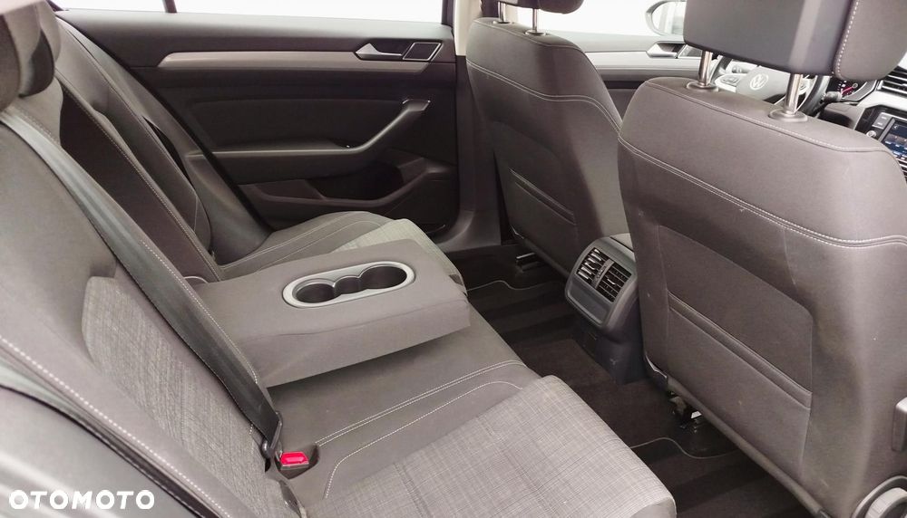 Volkswagen Passat 1.5 TSI EVO Business - 9