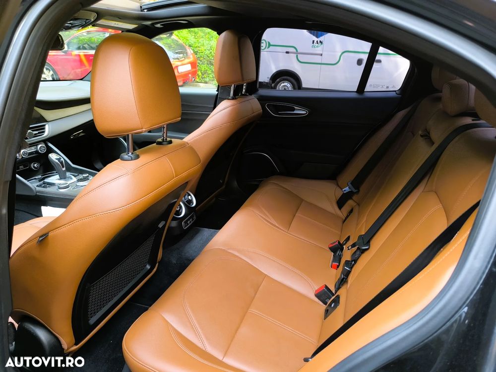 Alfa Romeo Giulia 2.0 Turbo AWD AT8 Veloce - 9