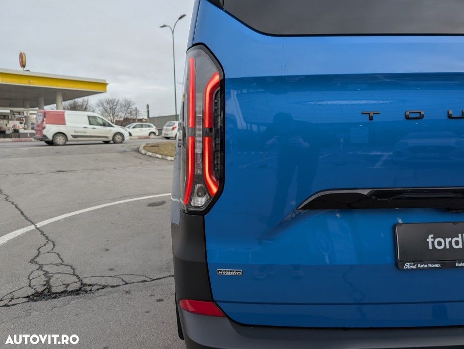 Ford Tourneo Custom - 12