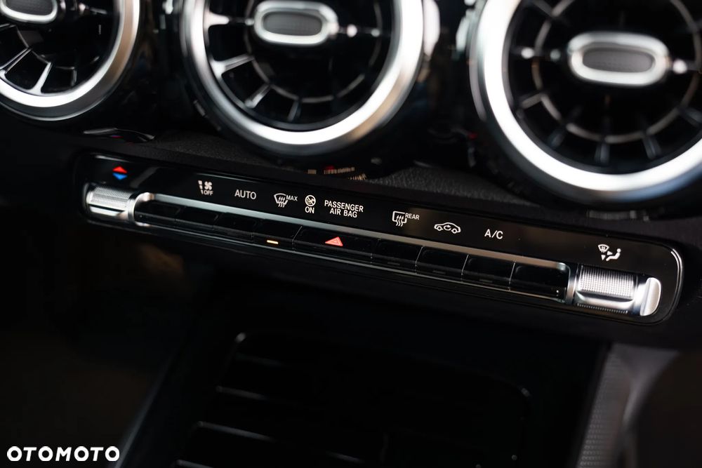 Mercedes-Benz GLB 200 Style 7G-DCT - 32