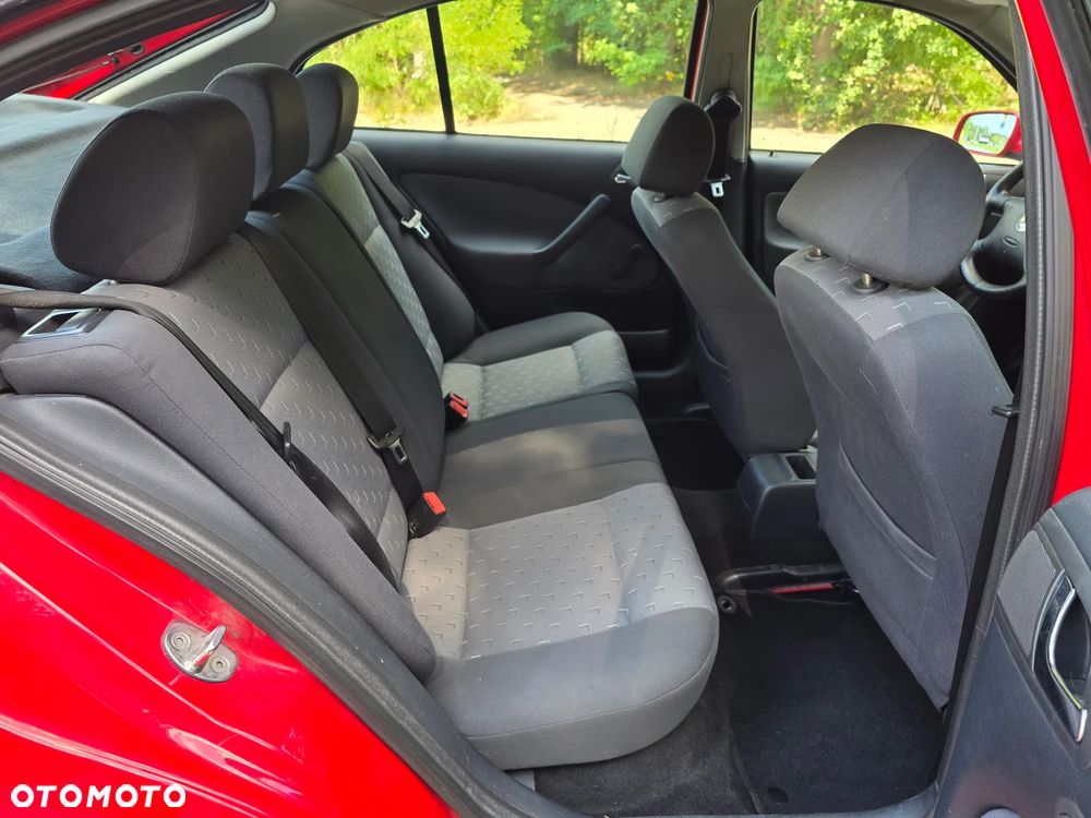 Skoda Octavia 1.6 Ambiente - 16