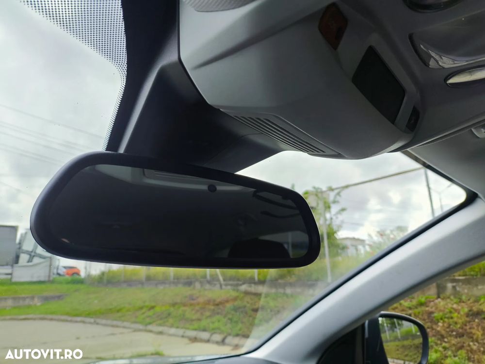 Peugeot 3008 1.2 PureTech Turbo S&S EAT8 Allure - 12