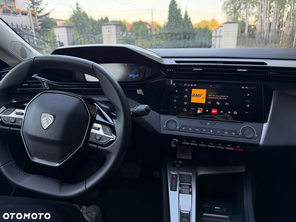 Peugeot 408 - 25